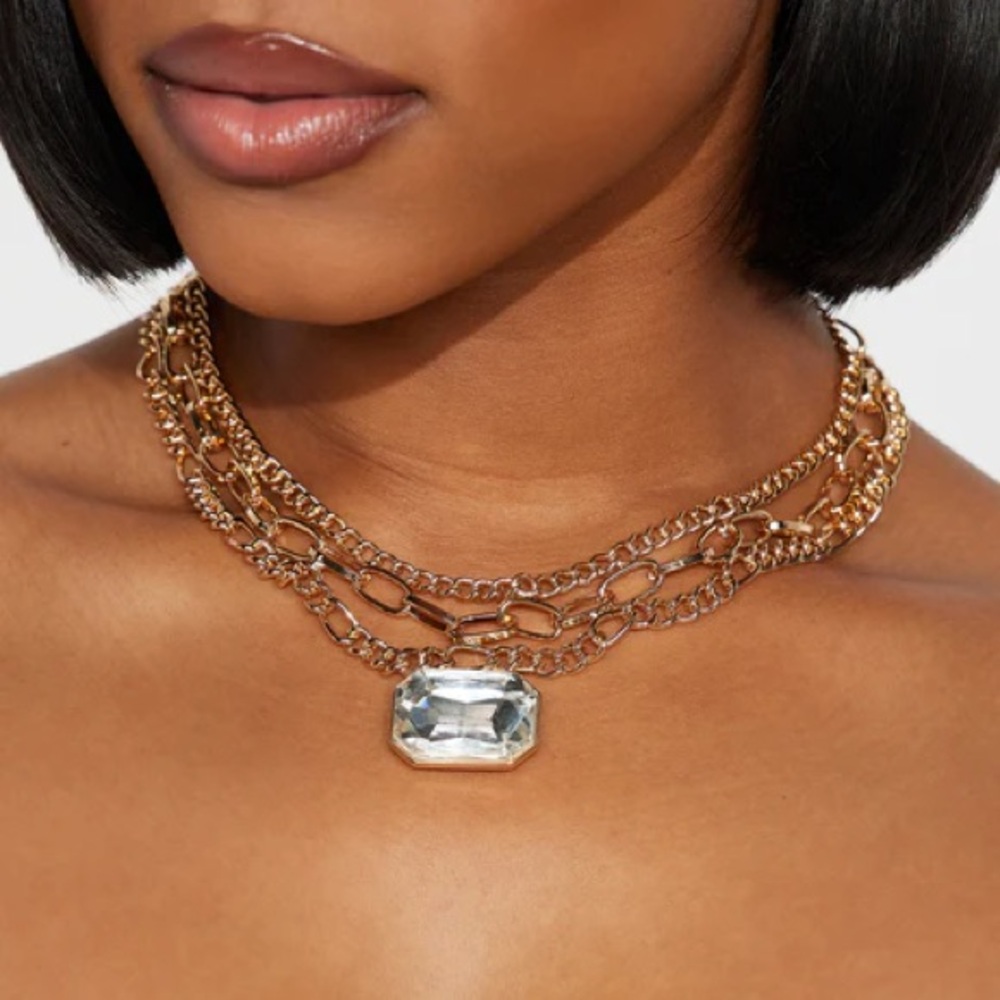 On Point Pendant Necklace NEW 🏷️